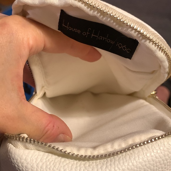 HOUSE OF HARLOW 1960 LUXE WHITE PEBBLED CROSSBODY BAG, CARD HOLDER, GOLD CHAINS - Picture 9 of 14